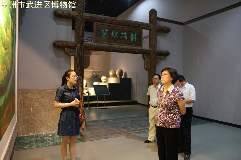 汤小泉一行参观来本馆参观