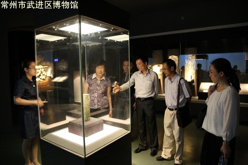 汤小泉一行参观来本馆参观