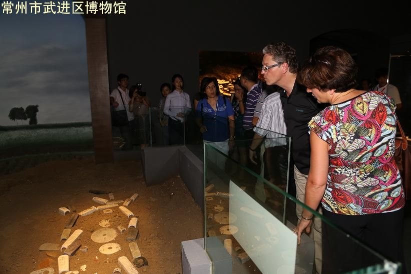 国际光聚合研讨会外宾、专家参观博物馆