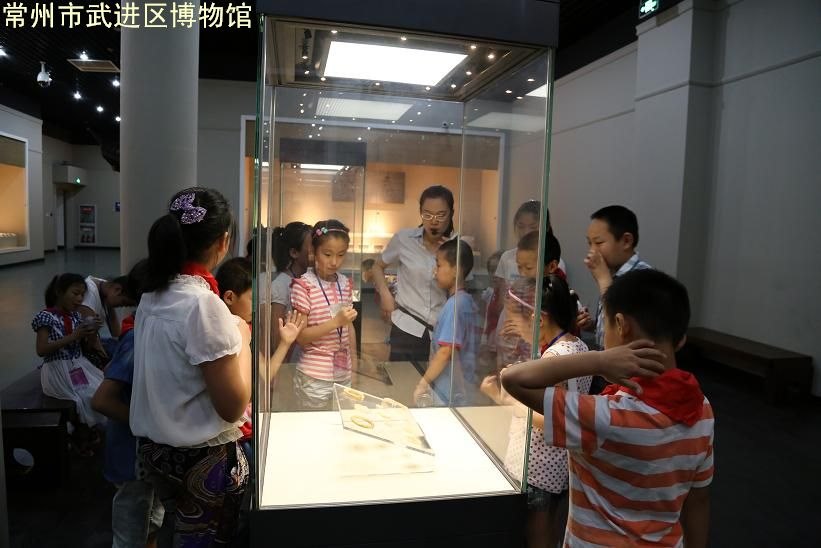 南夏墅中心小学师生参观博物馆