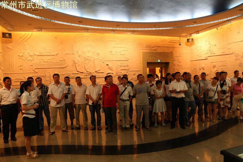 新疆尼勒克县基层干部培训班参观博物馆