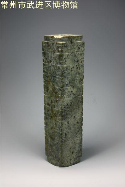 寺墩遗址出土的十一节玉琮