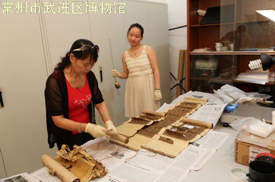 南京博物馆书画修复专家栾承素来馆指导工作