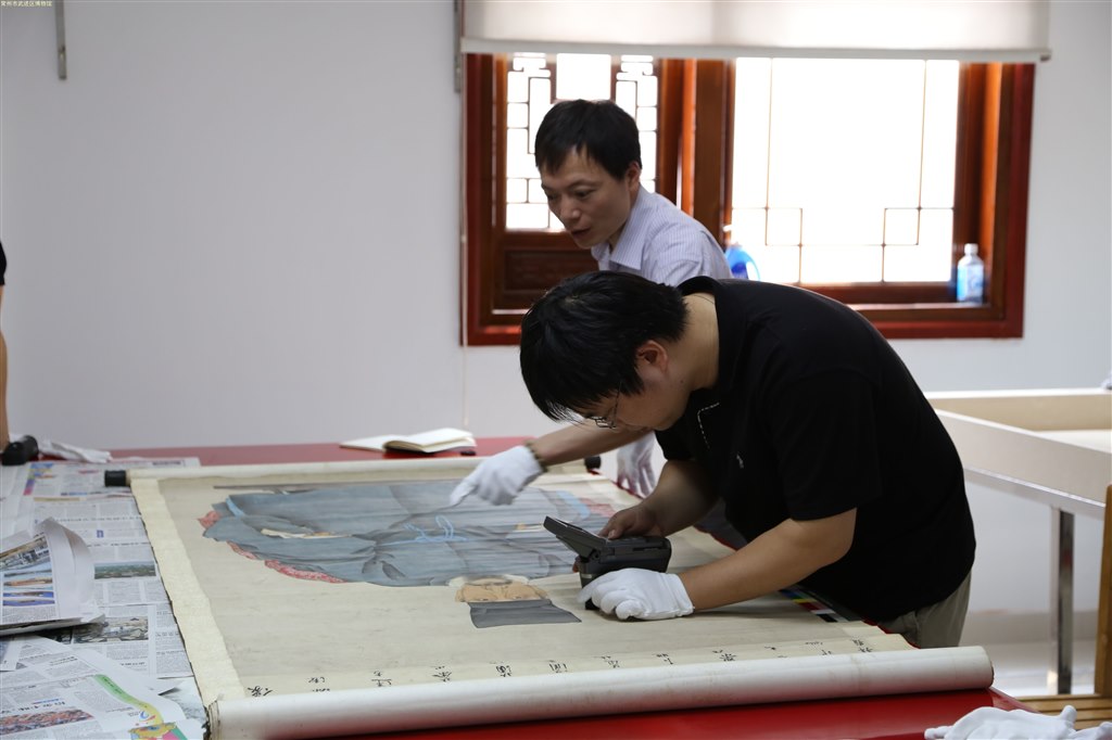 南京博物院文物保护专家来馆开展调研、检测工作