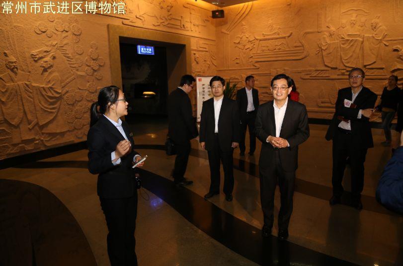 新加坡教育部部长王瑞杰一行参观我馆