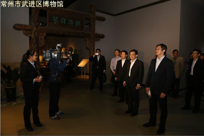 新加坡教育部部长王瑞杰一行参观我馆