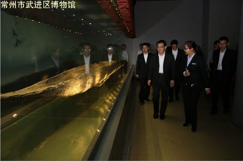 新加坡教育部部长王瑞杰一行参观我馆