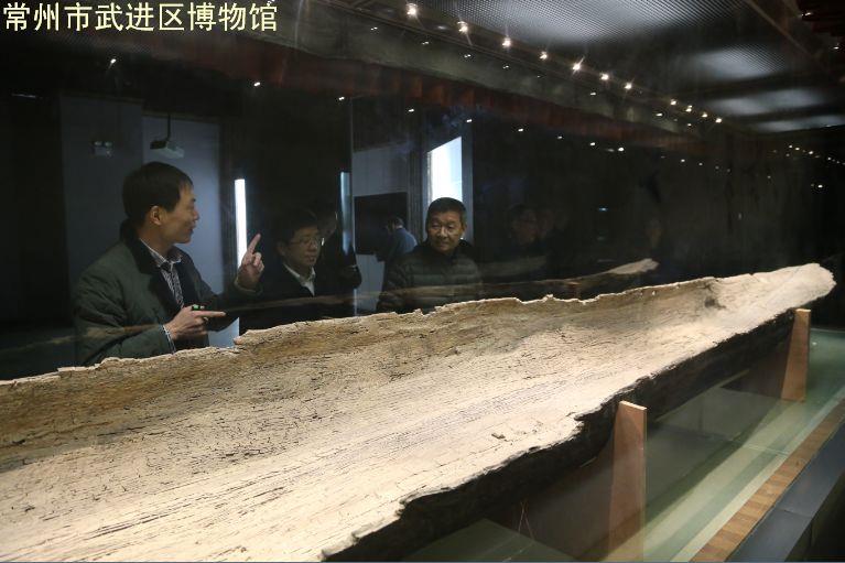 区领导班子调研我馆年度工作