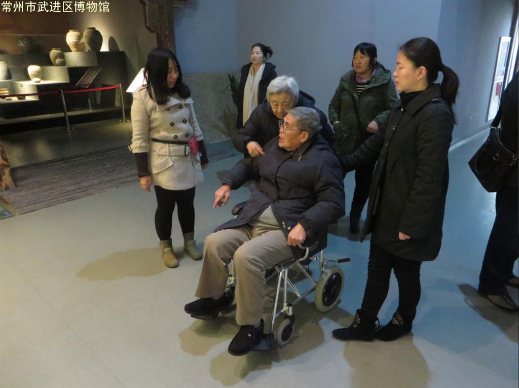 李公朴女儿女婿参观武进博物馆