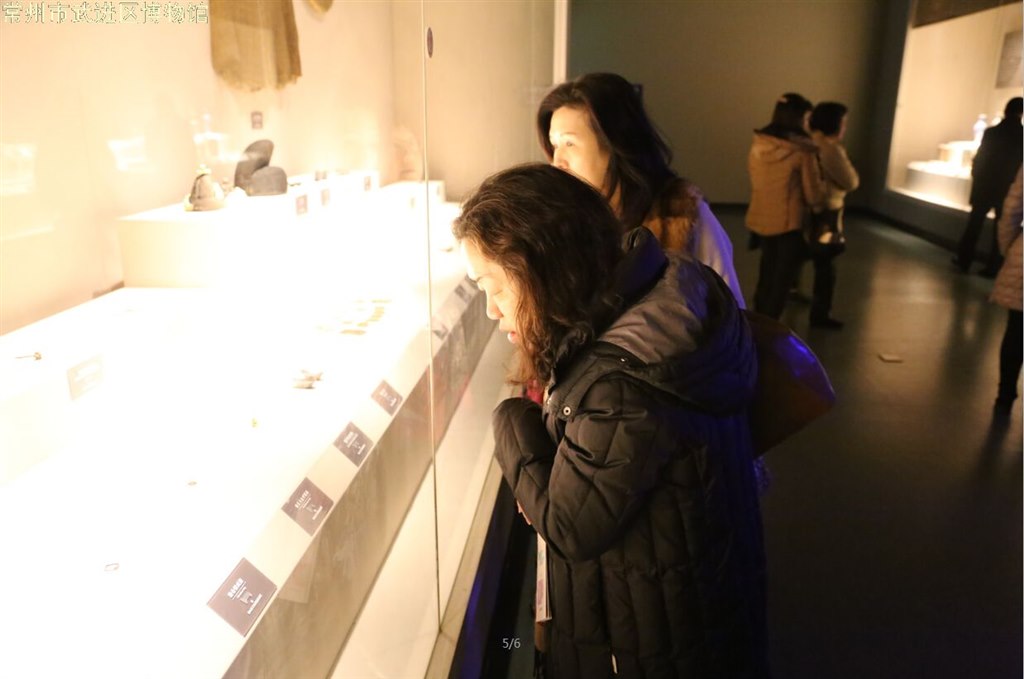 香港游客参观博物馆