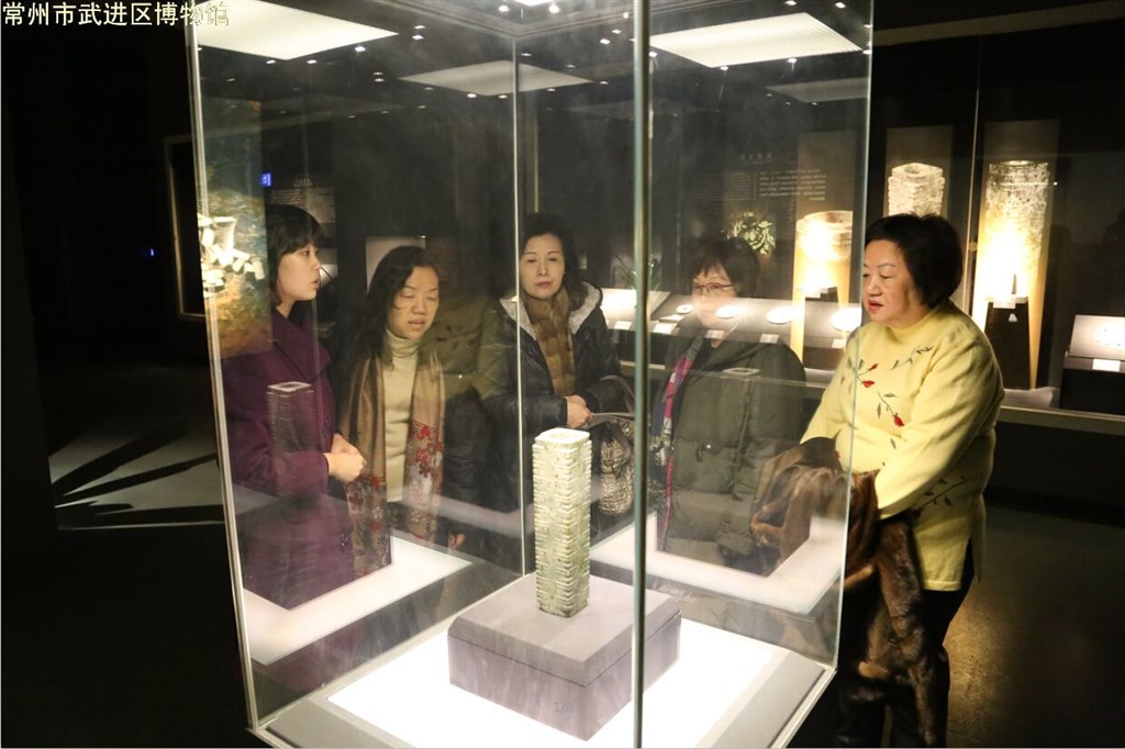 香港游客参观博物馆