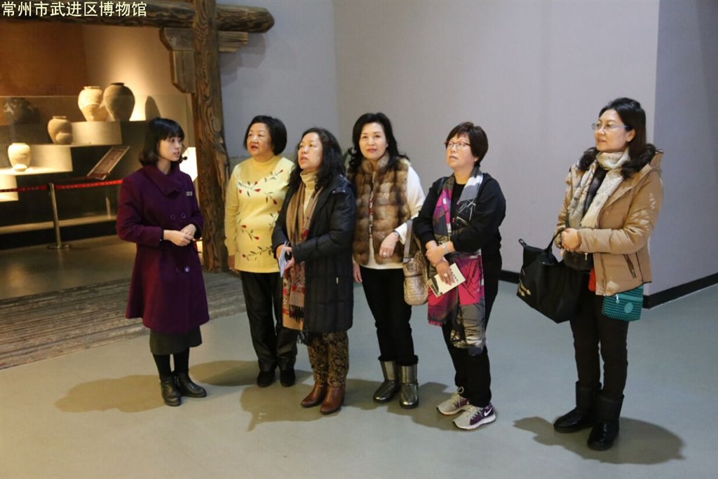 香港游客参观博物馆