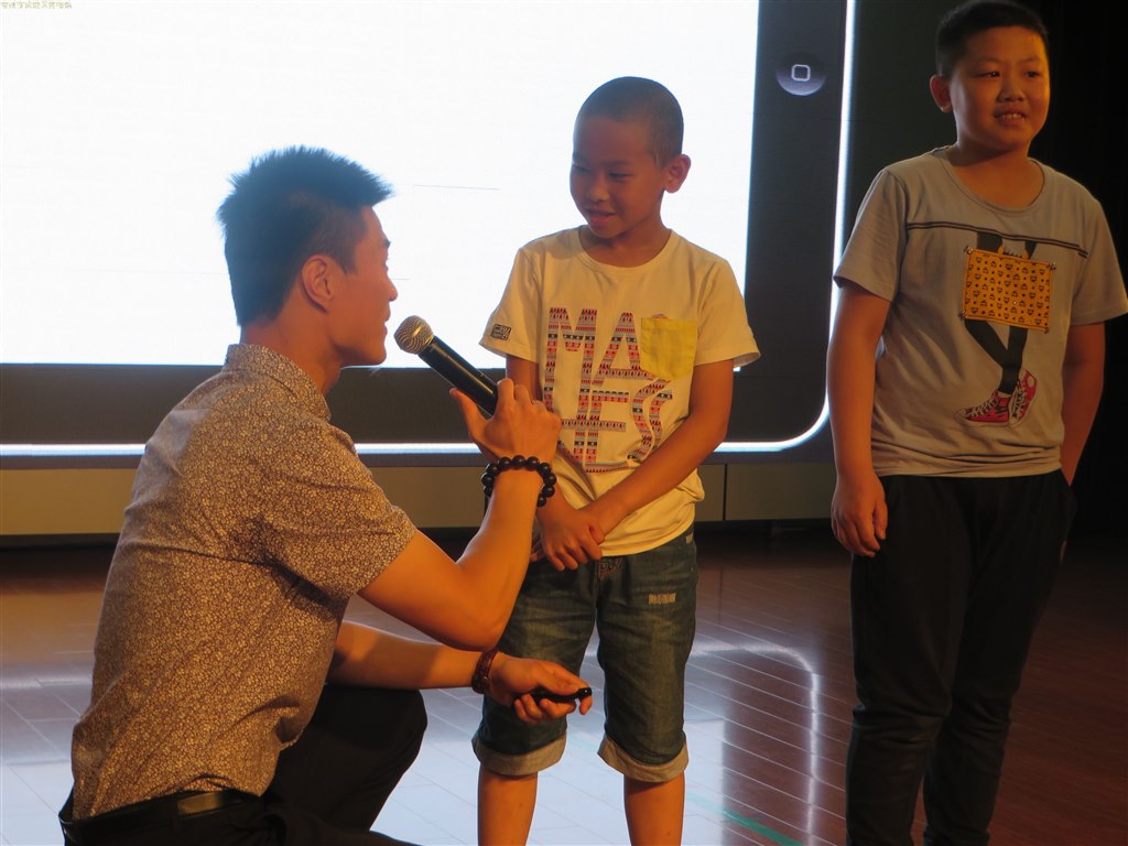 定制讲座“沧海一粟·十上黄山”走进刘海粟小学