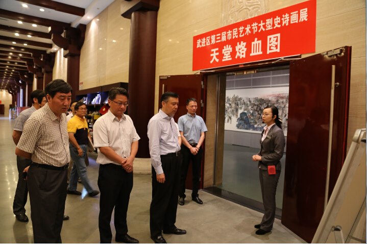 市委书记阎立一行参观《大型史诗画展——天堂烙血图》