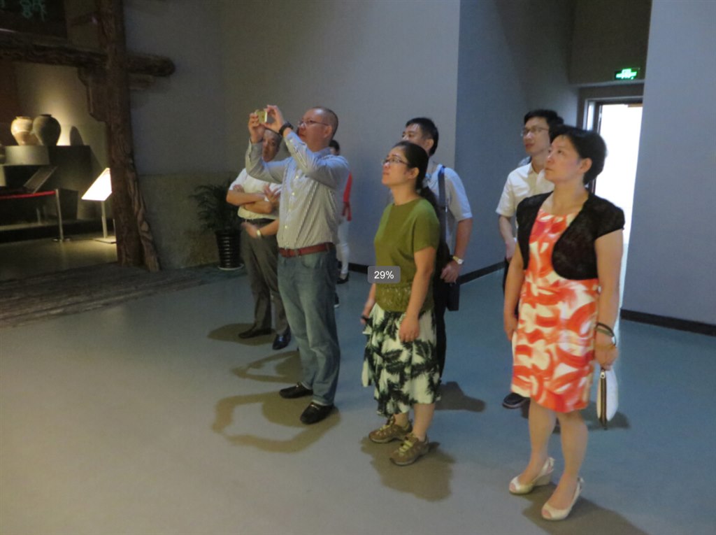 余姚市政府代表团一行10人参观博物馆