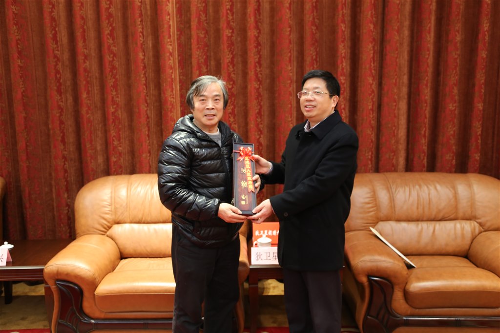 狄卫星捐赠九体《千字文》回赠仪式