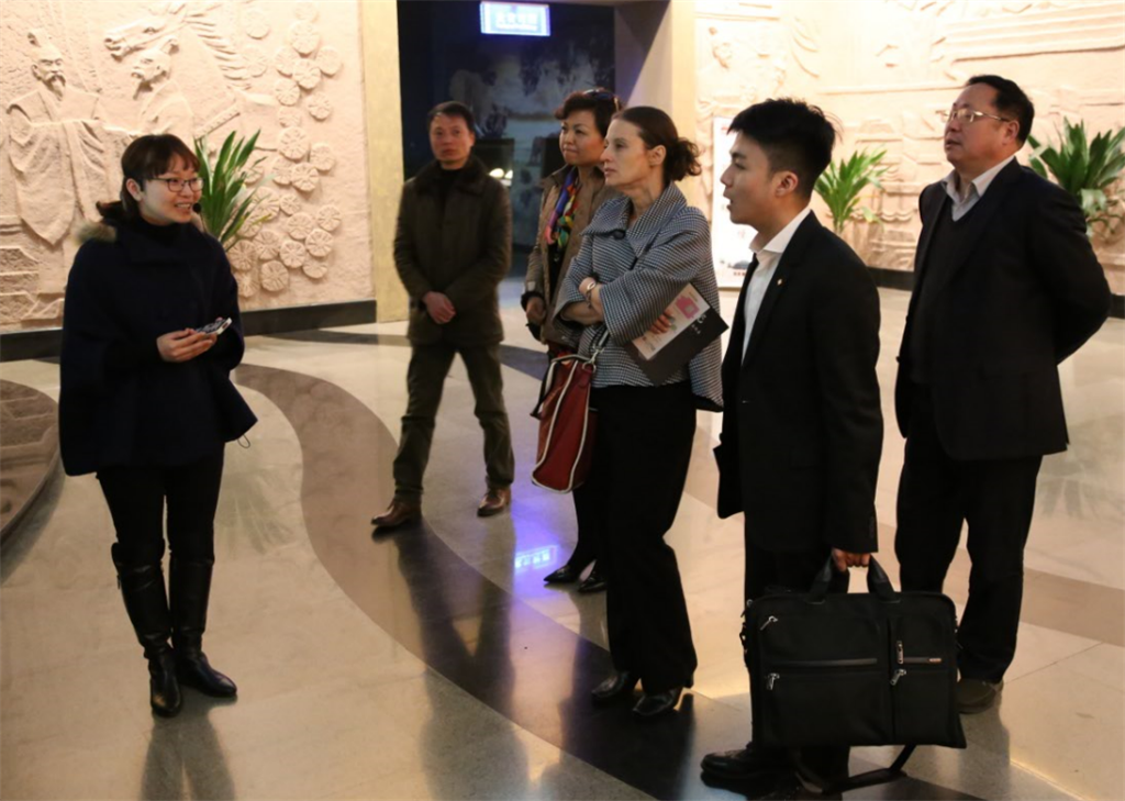 以色列公使一行参观我馆