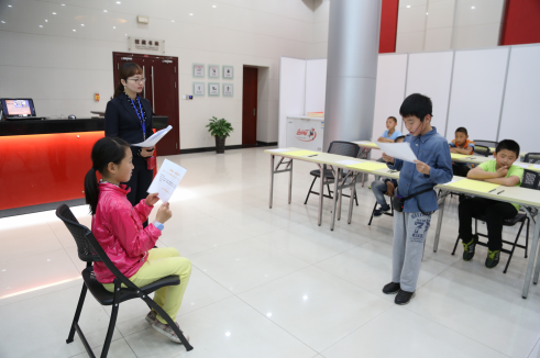 “紫气东来·圣旨驾到”社教活动之“皇帝的工作”首场告捷