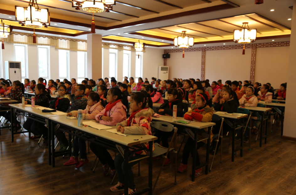 武博国学讲堂——“霓裳雅集” 明代服饰讲座走进洛阳中心小学