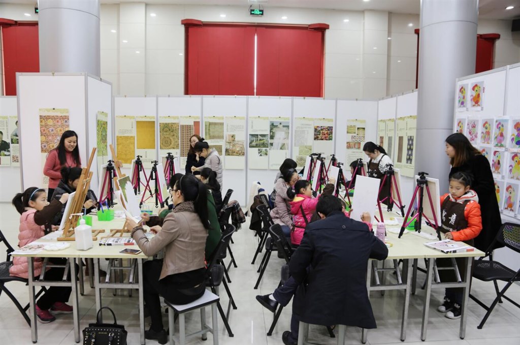 活动回顾|繁“花”似锦——“当云锦遇上油画”之花儿朵朵开