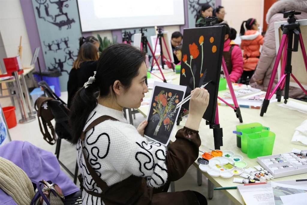 活动回顾|繁“花”似锦——“当云锦遇上油画”之花儿朵朵开