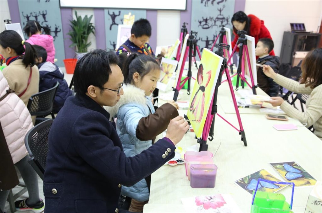 活动回顾|“当云锦遇上油画”专场活动之蝴蝶翩翩飞