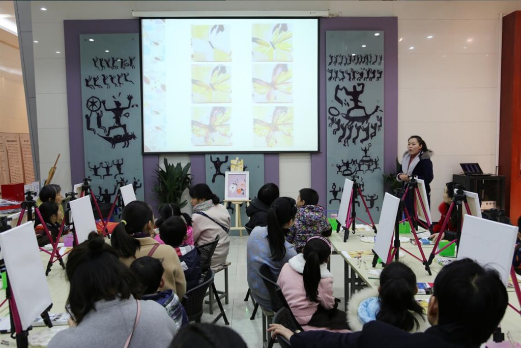 活动回顾|“当云锦遇上油画”专场活动之蝴蝶翩翩飞