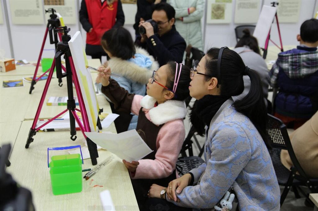 活动回顾|“当云锦遇上油画”专场活动之蝴蝶翩翩飞