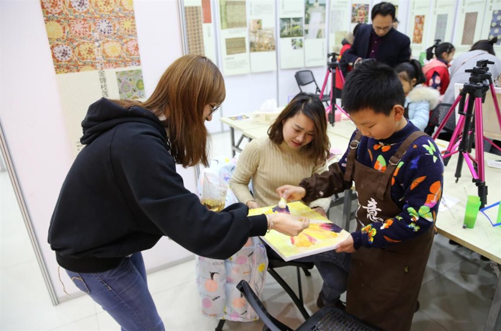 活动回顾|“当云锦遇上油画”专场活动之蝴蝶翩翩飞