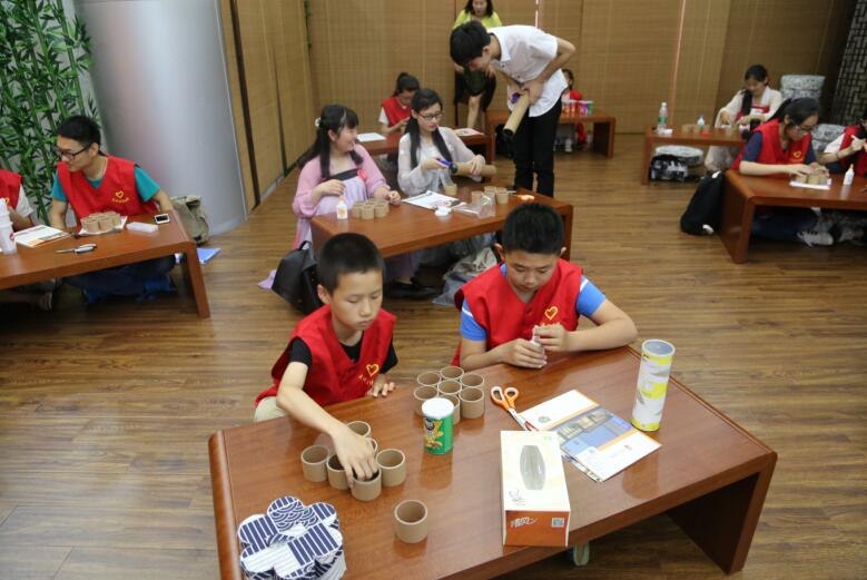 一“奁”犹梦——纸品DIY 志愿者培训活动通讯稿