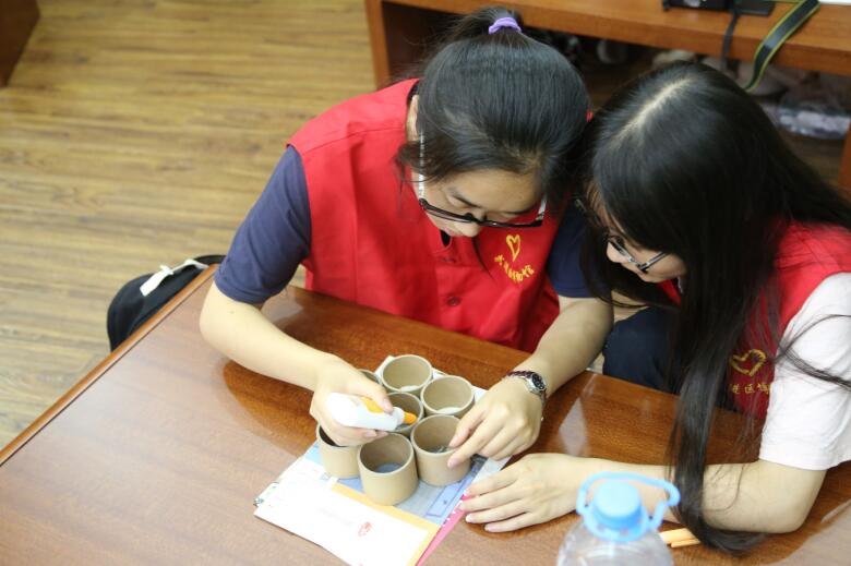 一“奁”犹梦——纸品DIY 志愿者培训活动通讯稿