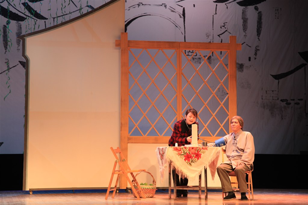 第三幕 田根生家客厅.JPG